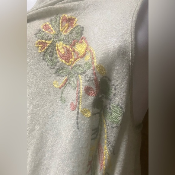 Lulumari Fringe Floral Embroidery Vest - Picture 5 of 16